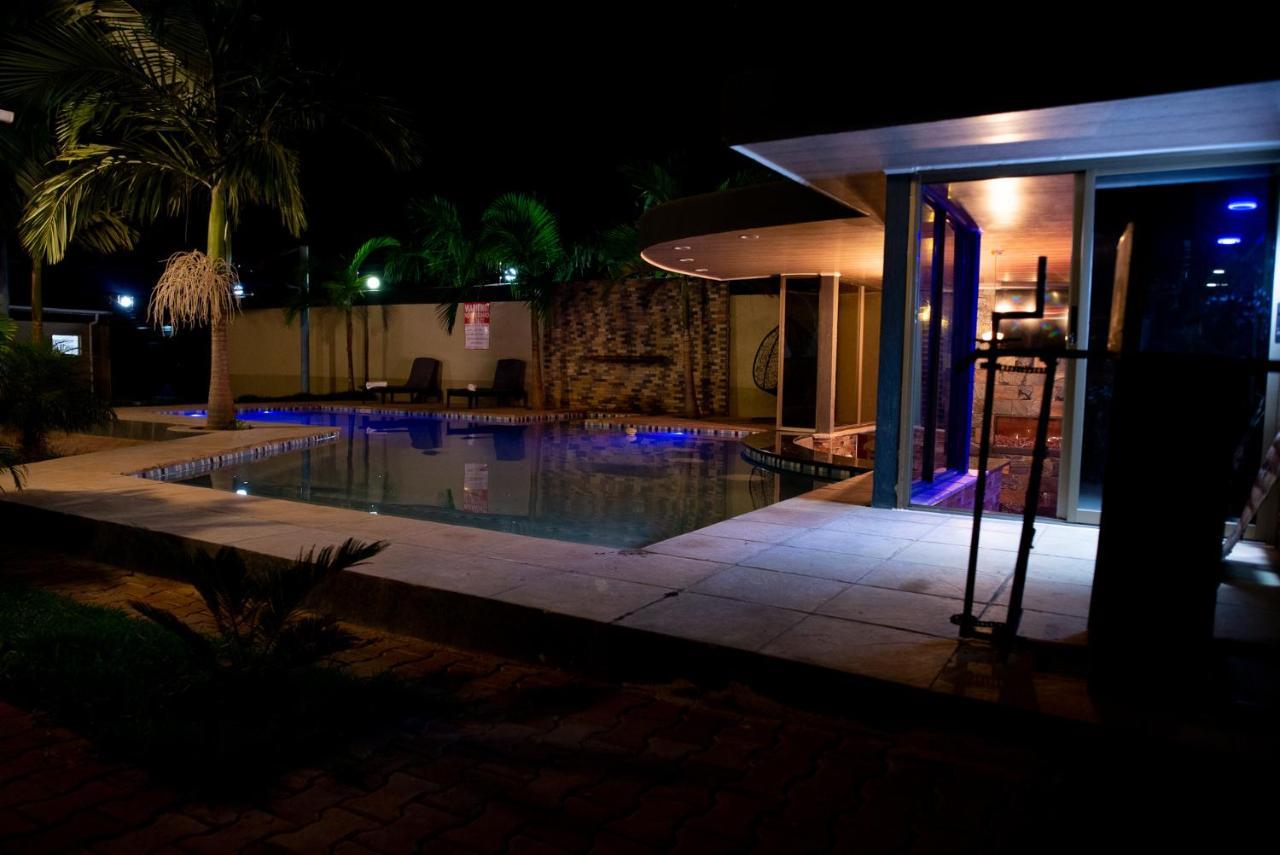 Emc Fully Furnished &Serviced Villas 4 Bedroom With Solar Power , Private Pool, Starlink Wifi ,Aircons & Dstv ลุซากา ภายนอก รูปภาพ