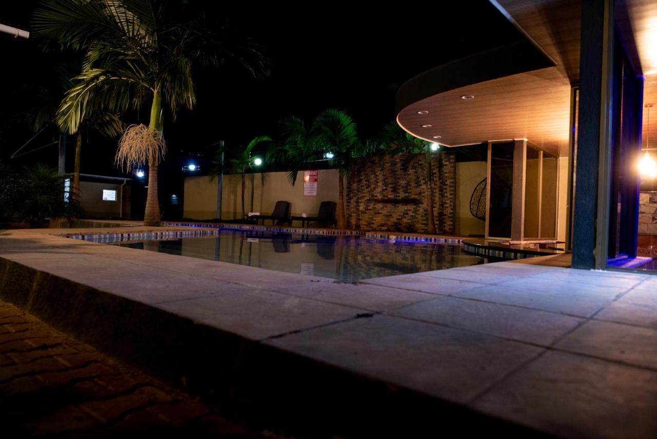 Emc Fully Furnished &Serviced Villas 4 Bedroom With Solar Power , Private Pool, Starlink Wifi ,Aircons & Dstv ลุซากา ภายนอก รูปภาพ