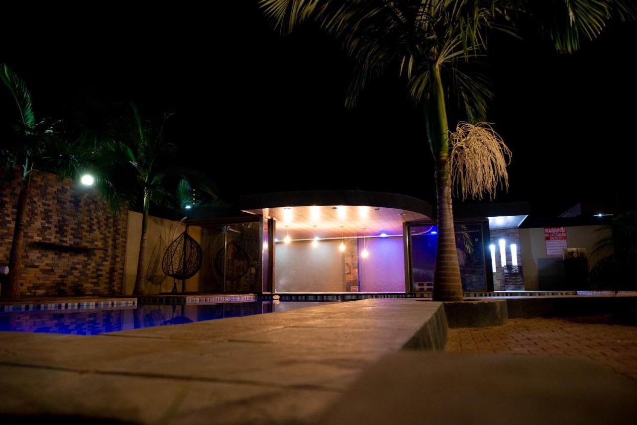 Emc Fully Furnished &Serviced Villas 4 Bedroom With Solar Power , Private Pool, Starlink Wifi ,Aircons & Dstv ลุซากา ภายนอก รูปภาพ