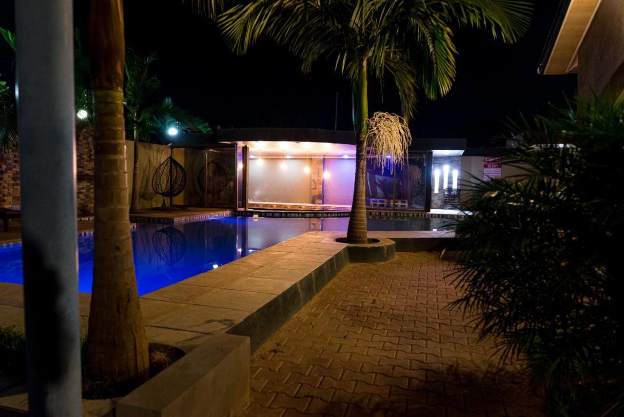 Emc Fully Furnished &Serviced Villas 4 Bedroom With Solar Power , Private Pool, Starlink Wifi ,Aircons & Dstv ลุซากา ภายนอก รูปภาพ