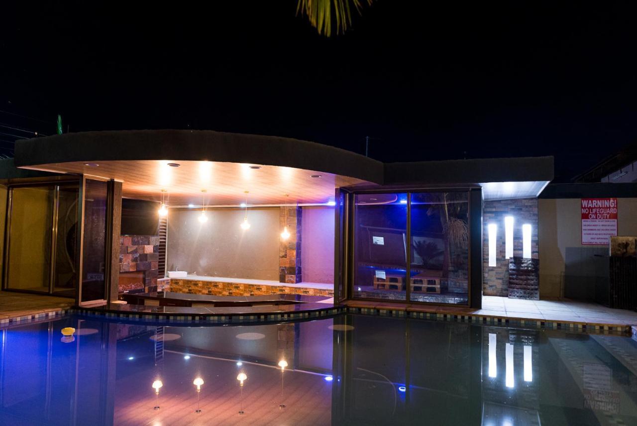 Emc Fully Furnished &Serviced Villas 4 Bedroom With Solar Power , Private Pool, Starlink Wifi ,Aircons & Dstv ลุซากา ภายนอก รูปภาพ