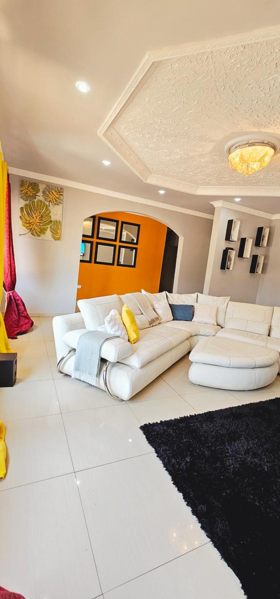 Emc Fully Furnished &Serviced Villas 4 Bedroom With Solar Power , Private Pool, Starlink Wifi ,Aircons & Dstv ลุซากา ภายนอก รูปภาพ